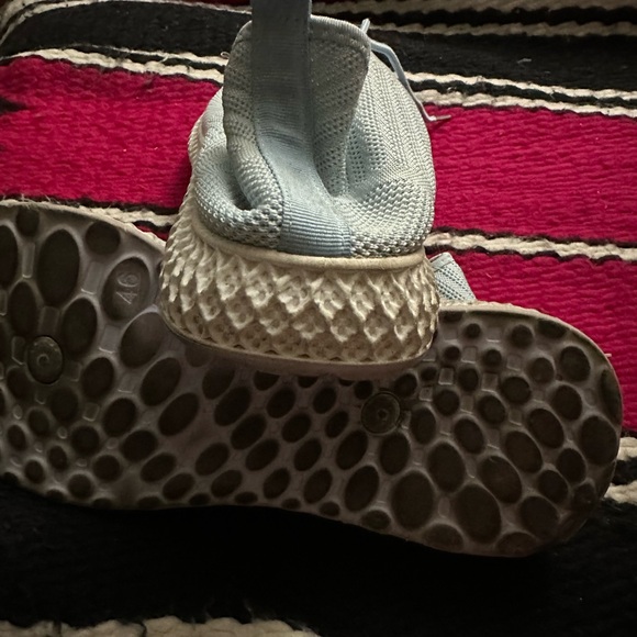 Mens runners in size 13 - Picture 8 of 13